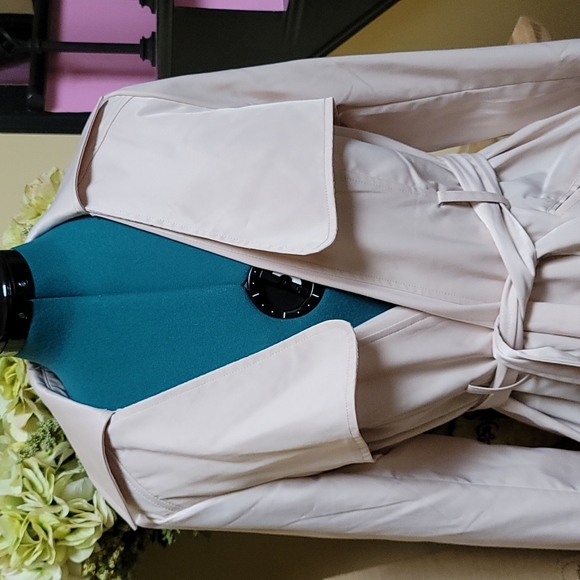 Gabrielle Union New York & Company Belted Trench Coat - SZ M - Picture 2 of 12